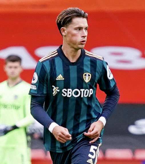 At right-sided centre-half, 24 year old Robin Koch. This was the German’s 6th start in English football, during which time he has already had three different partners in central defence. Signed for just £13m this summer from mid-table Bundesliga side SC Freiburg.  #lufc
