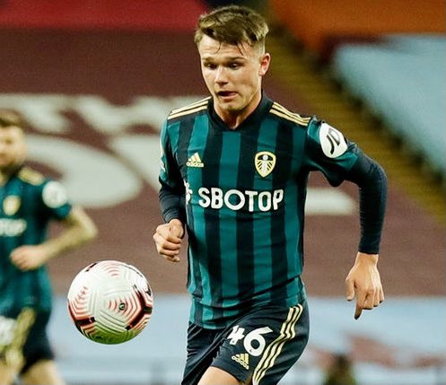 Replacing the booked Pascal Struijk after just 21 minutes, 21 year old Academy graduate Jamie Shackleton was introduced by Bielsa to make his first ever appearance in the Premiership. Sometimes plays at right-back but played in central midfield last night. Uncapped.  #lufc