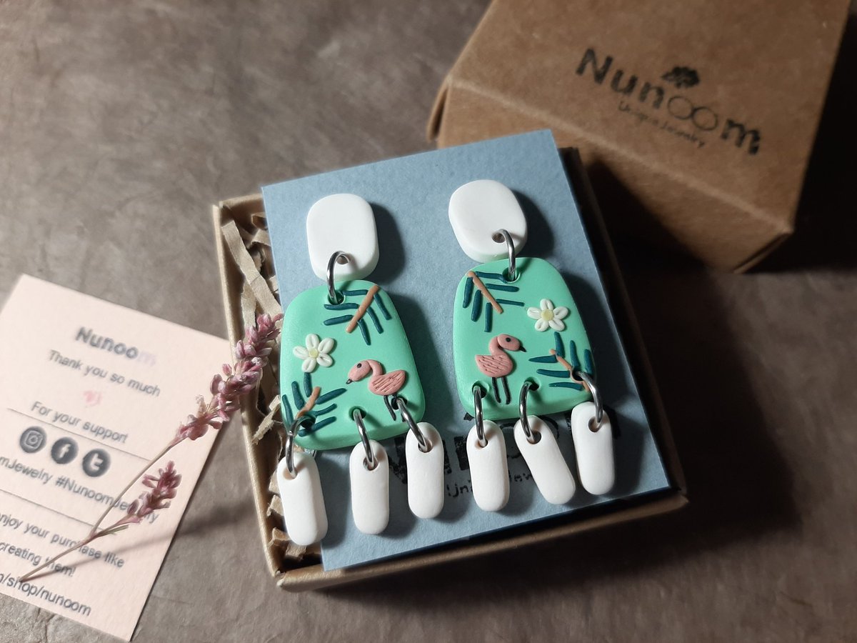 NoomCottageClay's tweet photo. Another of my favorite pair of earrings 
Small dangle flamingo earrings
Lightweight polymer clay earrings
Stainless posts
From Lithuania 🇱🇹
https://t.co/r9E2upH4o3
#etsy #etsygifts #EtsyJewelry #flamingo #handmadejewellery #handmadegifts #UniqueGifts #earrings #handmadeearings https://t.co/LRM5BXdqMx