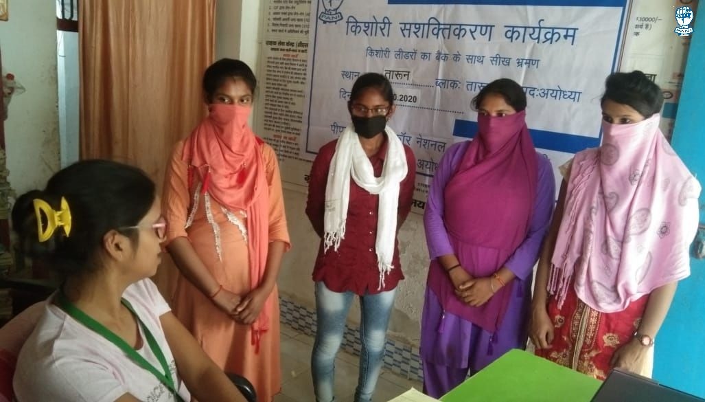 PANI_India's tweet photo. Within our 'Empowering Adolescent Girls' (EAG) project nearly 80 #adolescent girl leaders from 27 Village Panchayats of Taarun block, #Ayodhya were recently guided on an exposure visit to @IndiaPostOffice and @TheOfficialSBI offices of the district. ✊🏻📮💵💰 https://t.co/6ejAxRO0rd