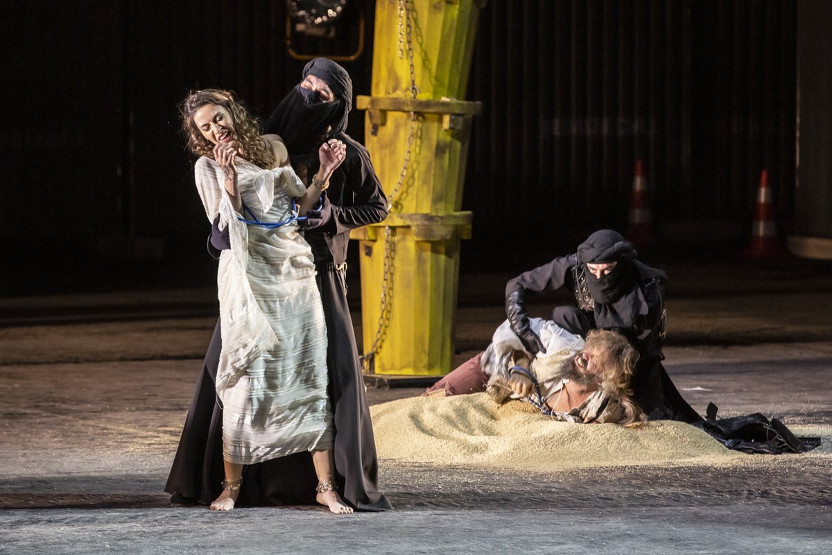 OperaRoma's tweet photo. Alle 18 torna in scena #Zaide il Singspiel di Mozart con il testo aggiunto di #ItaloCalvino.
Sul podio il maestro #DanieleGatti, regia di #GrahamVick.
Biglietti: https://t.co/gvumcZGmUg
#operaroma #TORzaide #romarama
ph. Yasuko Kageyama / TOR https://t.co/mNwStbnq40
