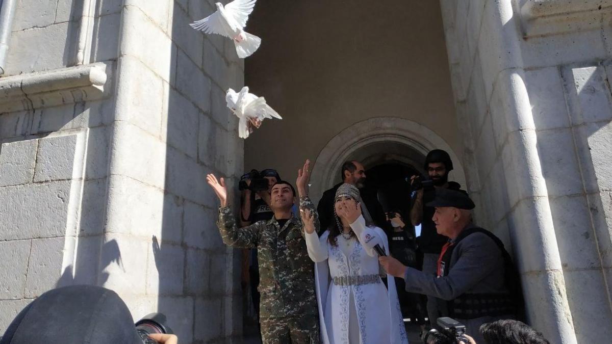 CivilNetTV's tweet photo. A wedding ceremony took place in #Shushi's Holy Savior Cathedral Ghazanchetsots (the first wedding there after it was shelled twice on Oct 8 by #Azerbaijan'i air forces). 

"And this is our response," Vahram Poghosyan, press sec @Pres_Artsakh

#Armenia #NKpeace #Karabakh #Artsakh https://t.co/fcMxQ0ykjm