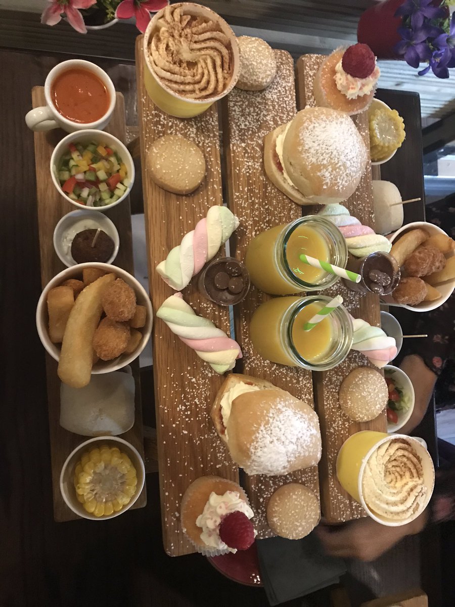 DaniellaJerv's tweet photo. @CwashoCraig @meggrichardson_ @wilfos001 @stealietomo Saturday snacks #showmeyoursnacks https://t.co/BN17SYaoAW