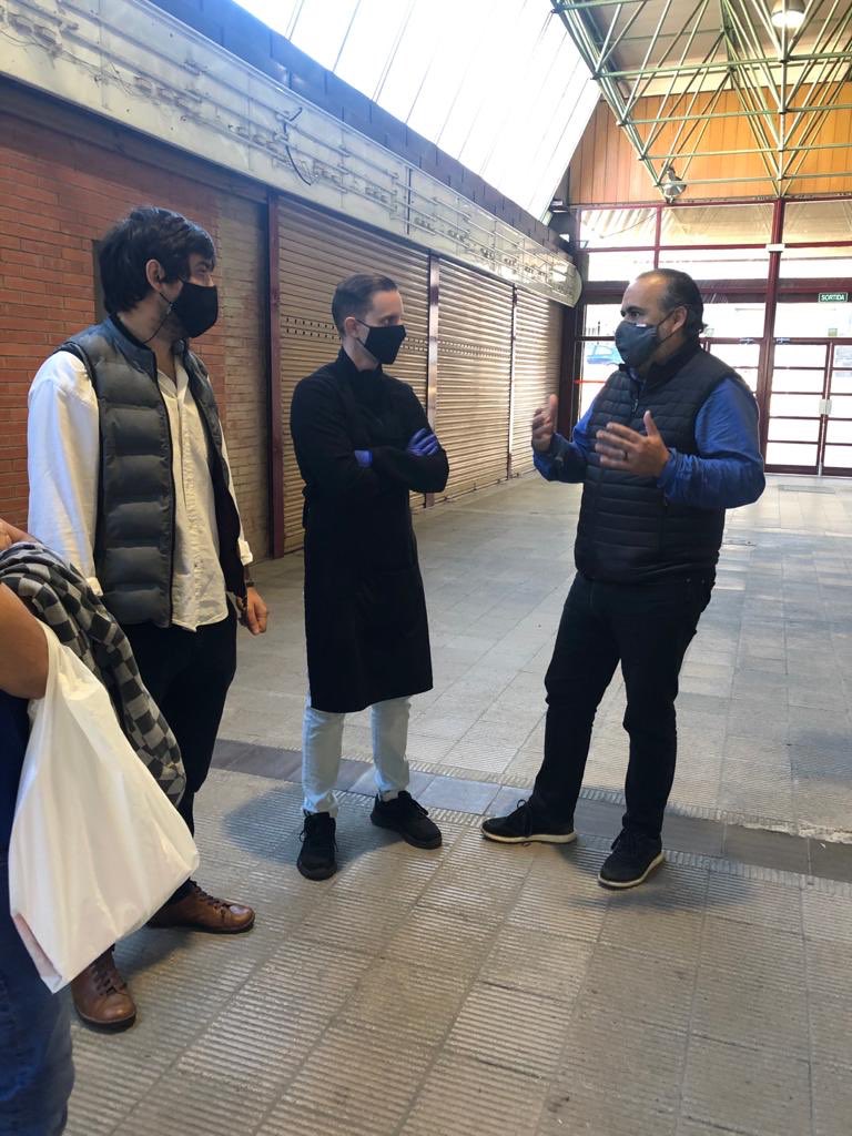 raulgbarroso's tweet photo. Avui en @ManelRuizigil2 i jo, acompanyats de la @poblesudsbd hem visitat el Mercat de Campoamor. Com @erc_sbd, defensem les seves reivindicacions davant del govern municipal del PSC/Podem i apostem per aquest equipament tant necessari als barris del sud de #Sabadell https://t.co/gIycn5Srt5