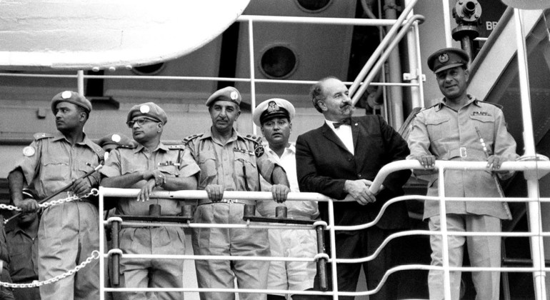 GHaZ_NAwE77's tweet photo. @OfficialDGISPR @UN #Pakistan has a long history with #UN75 #peacekeeping, having been one of the largest contributors of troops & police for decades
In this photo, Brig Gen SaidUddin Khan (rt), Commander-in-Chief of the #UN Security Force #UNSF George J. Janecek & several #Pakistani Officers #UN75 https://t.co/MbxGY4EqHm