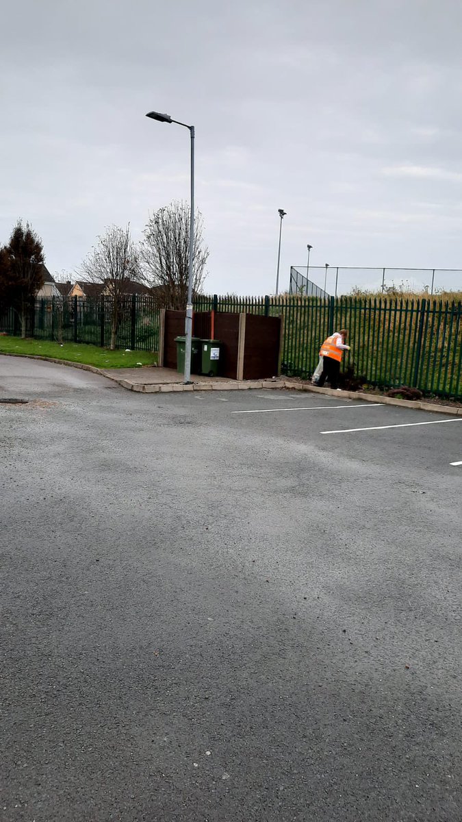 CobhTidy's tweet photo. With #level5 we’re not meeting as a group but our volunteers litter picked alone or with their bubble in their own area this morning. Help us by binning your litter or taking it home please! #loveCobh #litterpick #tidytowns #keepapart #volunteers https://t.co/g3rKh7Iy17