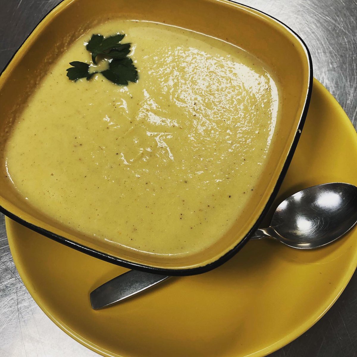 BreadNj's tweet image. SOUP: Curried Cauliflower!  Deeply flavorful, rich and hearty
SANDWICH : Bacon Apple Grilled
Cheese! Smoky bacon, honey crisp apple, sharp cheddar and melty Muenster
TOAST: Our “town famous” egg salad over green leaf lettuce on our homemade toasting bread. Add bacon if you want!