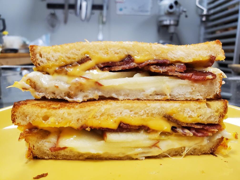 BreadNj's tweet image. SOUP: Curried Cauliflower!  Deeply flavorful, rich and hearty
SANDWICH : Bacon Apple Grilled
Cheese! Smoky bacon, honey crisp apple, sharp cheddar and melty Muenster
TOAST: Our “town famous” egg salad over green leaf lettuce on our homemade toasting bread. Add bacon if you want!