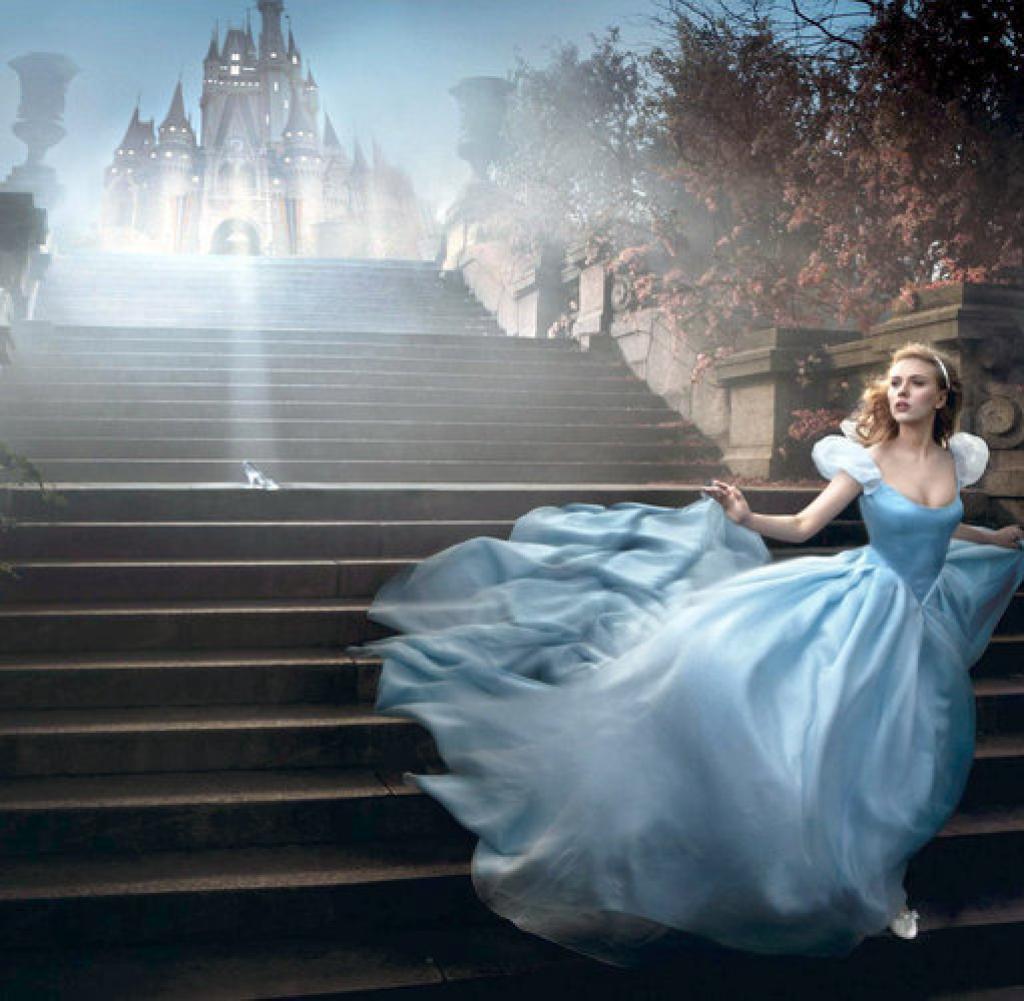 austria63amy's tweet photo. Annie Leibovitz is a celebrated contemporary American photographer @TommyAbdurahman @ZainAdam2019 @cesariniumberto @Bwdreyer @cjubarrington @tapsakooo @KathleenMoorePR @usa @ArtGalleryLK1 @BSuhic @KoKiJoly @countrygentlem8 @UlfEricsson5 @ter_lotte @drlisalghthse7 @OlgaVera2 https://t.co/EnF5ZEQ4PP