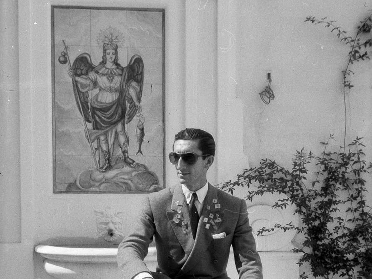 Hoy es 24 de octubre, antigua festividad de San Rafael Arcángel, custodio de la ciudad de Córdoba.
Que mejor manera de recordar su día que junto al inconmensurable Manolete bajo la mirada del santo protector de Córdoba. 🇪🇸
@cayetanismo