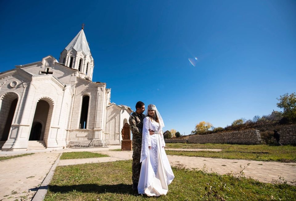 Tadevossyan2's tweet photo. On the 27th day of #Azerbaijan|i aggression a wedding ceremony was held in the #Ghazanchetsots Cathedral in #Shushi, shelled several days ago by #Azerbaijan. Life in #Artsakh continues and nothing can break us! #PeaceforArmenians #StopAzerbaijaniAggression #ArtsakhStrong https://t.co/p40bTsmPGC