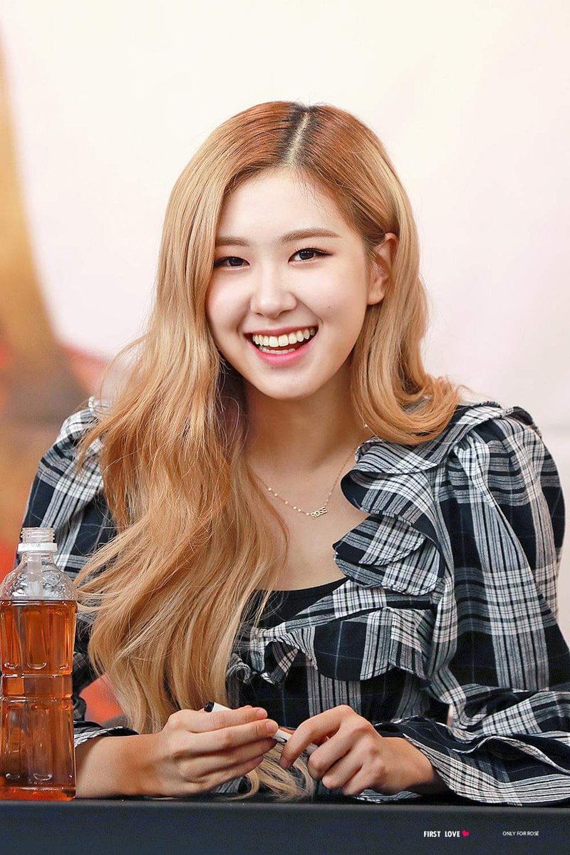 1. i hate it when u smile and your eyes were nowhere to be found, i hate how it can easily ease my sadness. #RosénatorsLoveYouRosé