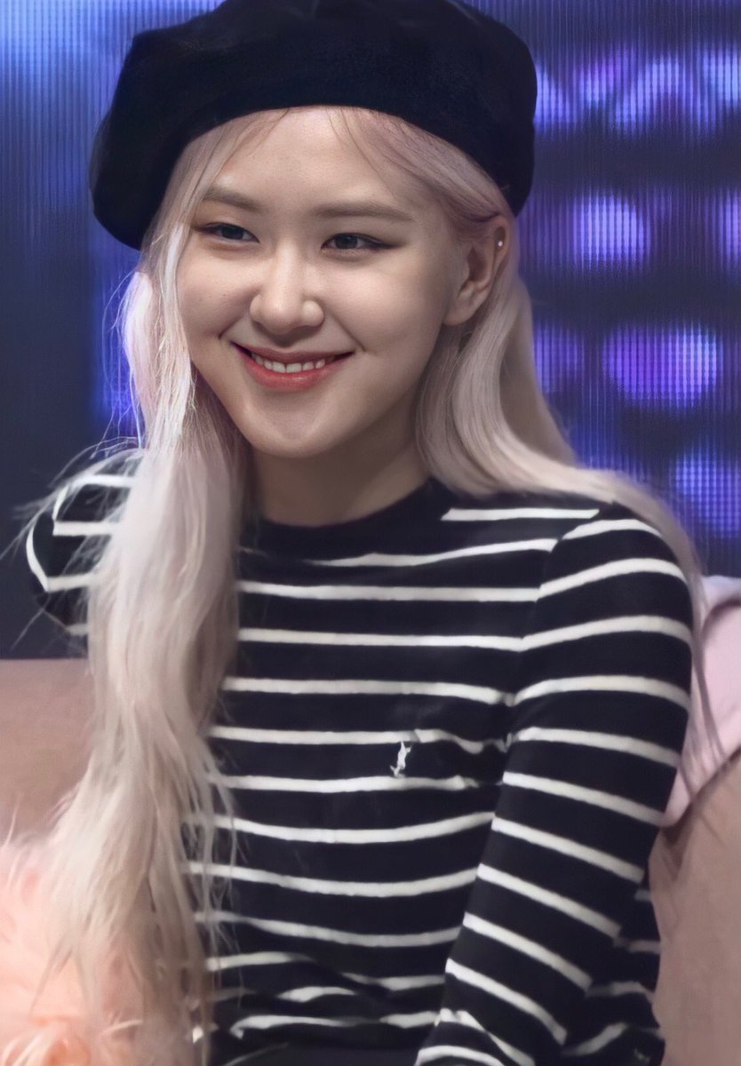 1. i hate it when u smile and your eyes were nowhere to be found, i hate how it can easily ease my sadness. #RosénatorsLoveYouRosé