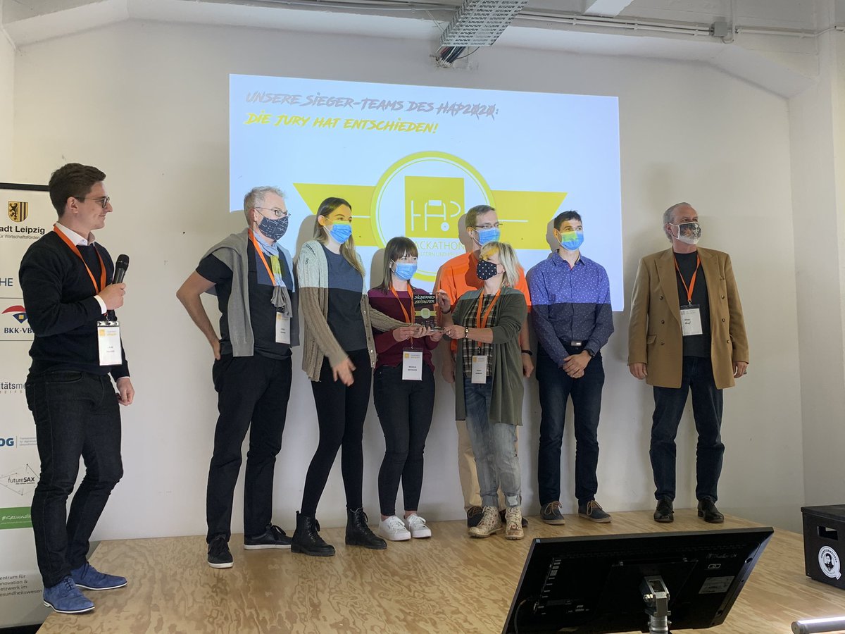 healthcare_de's tweet photo. Der Doppelgewinner des #HAP2020 ist die Challenge 1b „Digitalpate“ - neben dem Publikumspreis hat das Team laut Jury den grössten gesellschaftlichen Mehrwert auch für die Zukunft!
👏👏 https://t.co/0vMsASQ8s1