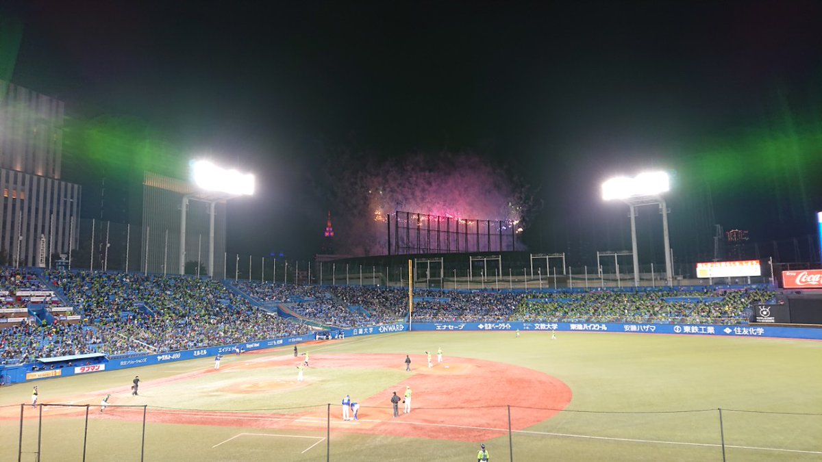 youbar_mt's tweet photo. なんか急に花火始まったんだがwwww https://t.co/TdnfgiNwGo