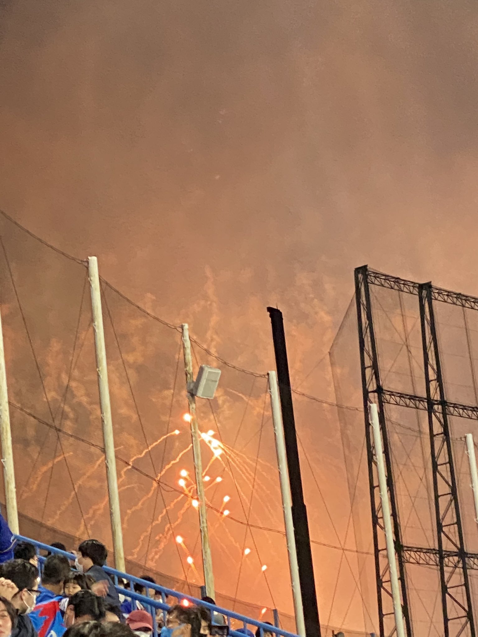 画像 さっきからヘリが飛んでて急に国立から花火が上がってるのは 嵐のライブ撮影だね T Co 1qgobzipod まとめダネ 画像 さっきからヘリが飛んでて急に国立から花火が上がってるのは 嵐のライブ撮影だね T Co 1qgobzipod まとめダネ