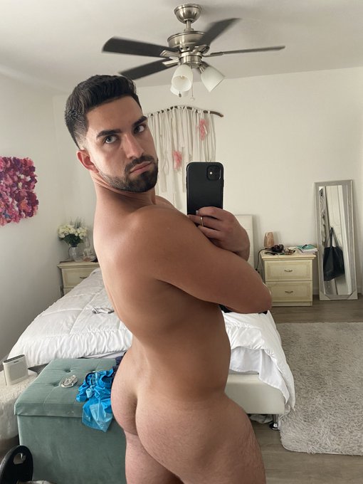 RT for back pic  Like for front pic https://t.co/VJjZye3TiM