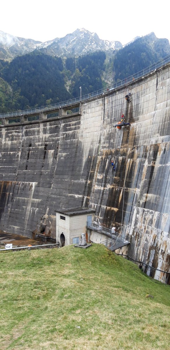 CastanRoi's tweet photo. Fin des travaux au barrage du TECH. Bonne nouvelle, réouverture du couronnement du barrage aux vacanciers. Le Centre d'Ingénierie Hydraulique #CIH d'#EdfHydro termine les travaux d'installation de nouveaux piezomètres. #investissement pour une surveillance de pointe nos ouvrages https://t.co/6epCVITkpB