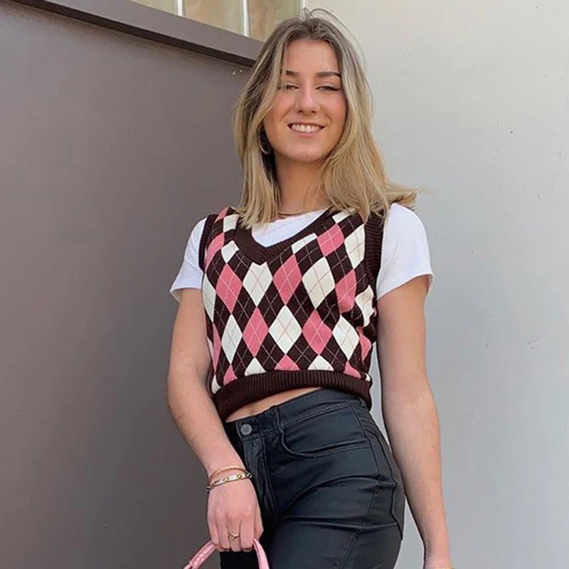 Who else is obsessed with sweater vests 🍂🤎🐆

reworked-past-treasures.myshopify.com/collections/sw…