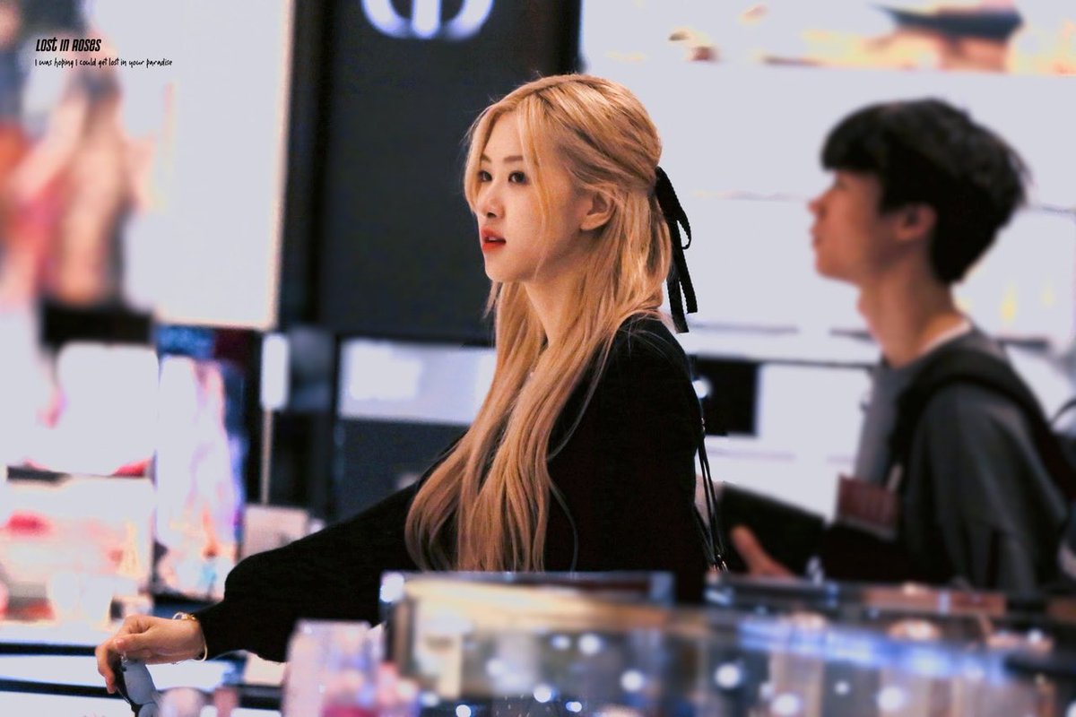 5. i hate the sound of your voice. whether you’re speaking or singing. its so soft, a tone of an angel indeed. i hate how it calms my soul when i’m with my own chaos. #RosénatorsLoveYouRosé