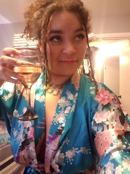 hanging out with my best friend tonight.  she wanted to take pictures to work on her skills so I was<a href="/tag/blessthebooty"class="tags"><span>#blessthebooty</span></a>