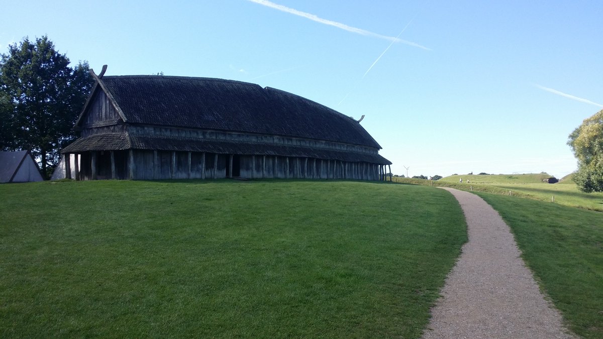 New issue of #DiplomacyMagazine in Copenhagen has an interesting article about #HaraldBluetooth guild. I was honored to become its member in July 2017 at a unique ceremony on the site of a #Viking ring-fortress near #Slagelse in West Zealand: https://t.co/zeC9dnXnPk @FinnBerggren https://t.co/YWxLR2oz8W