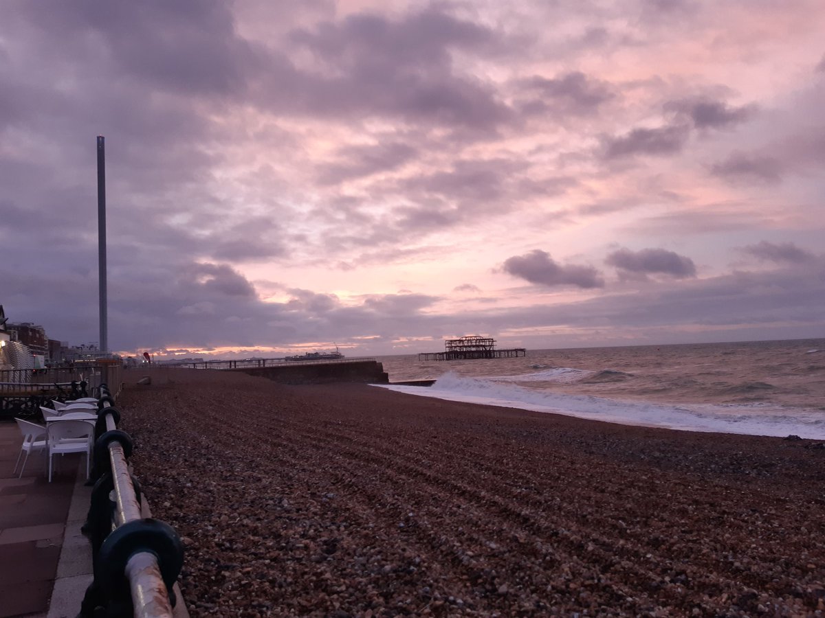 JaneTew16's tweet photo. On the Prom early doors this morning with a busy day ahead ... had forgotten how beautiful a sunrise run can be! Must get back into the habit of the early start 🏃‍♀️🌅 https://t.co/h2ttet5bul