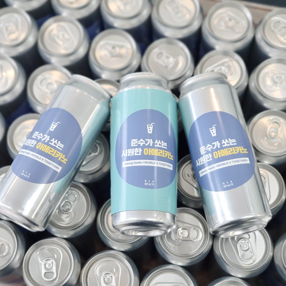 🎤 𝑿𝑰𝑨 𝖷 𝐀𝐫𝐢𝐫𝐚𝐧𝐠 𝐑𝐚𝐝𝐢𝐨

오늘 준수와 아리랑 라디오 <WORLD X TOGETHER> 팀 분들을 위한 맛있는 간식박스와 아메리카노를 전해드렸습니다!

출출한 오후에 든든한 힘이 되셨기를 바라며.. 오랜만의 무대에 보내는 팬님 분들의 응원이 준수에게 닿았기를 바랍니다♡ 김준수 화이텡❣️