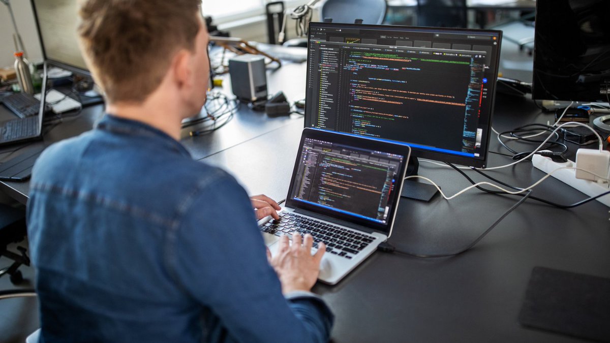 Are you taking your online privacy seriously?👀
Nigel Paul Smart @KU_Leuven paves the way with his ERC-funded research into multi-party computation, to be deployed as a widespread tool for protecting #privacy.👉🏿https://t.co/xVGZF7yeyc
#CyberSecMonth #ThinkB4UClick #MPC https://t.co/gg4Qp23A2P
