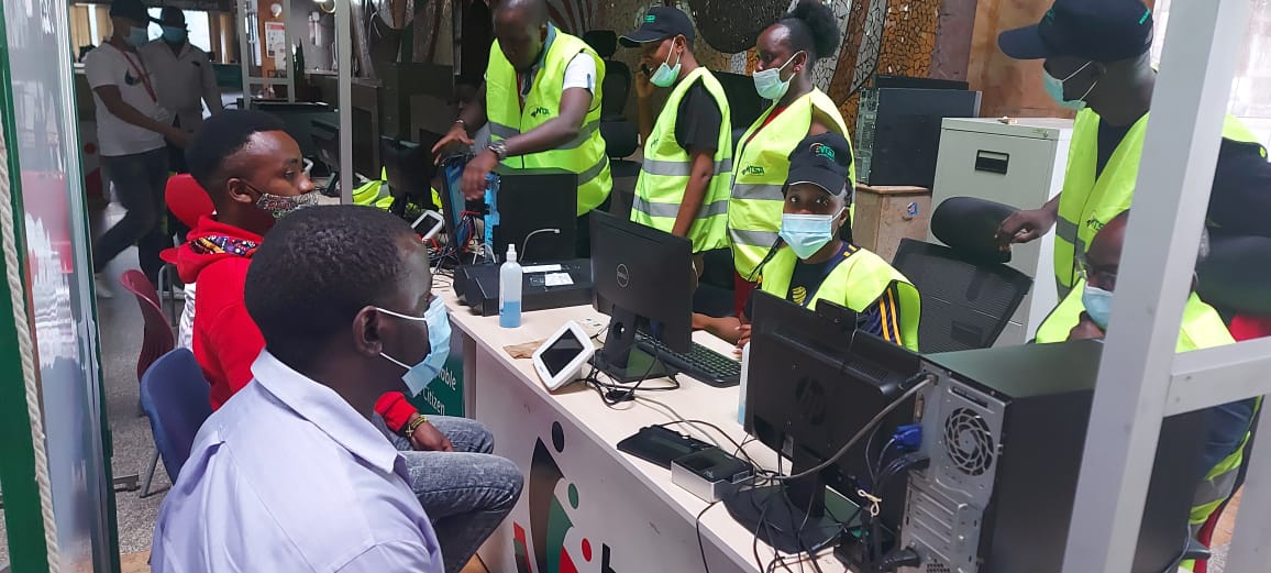 ntsa_kenya's tweet photo. Smart DL enrollment ongoing at the following @HudumaKenya centres;
1. GPO Nairobi,
2. Machakos,
3. Nakuru,
4. Kisii,
5.Kerugoya (24th&25th Oct)
Walk in & you will be served. @Ma3Route @KenyanTraffic @AccidentAlert_K @RoadAlertsKE
#SmartDL #MoveToSmart #SmartIsForAll #JipeSmartDL https://t.co/y9if7sBxlz