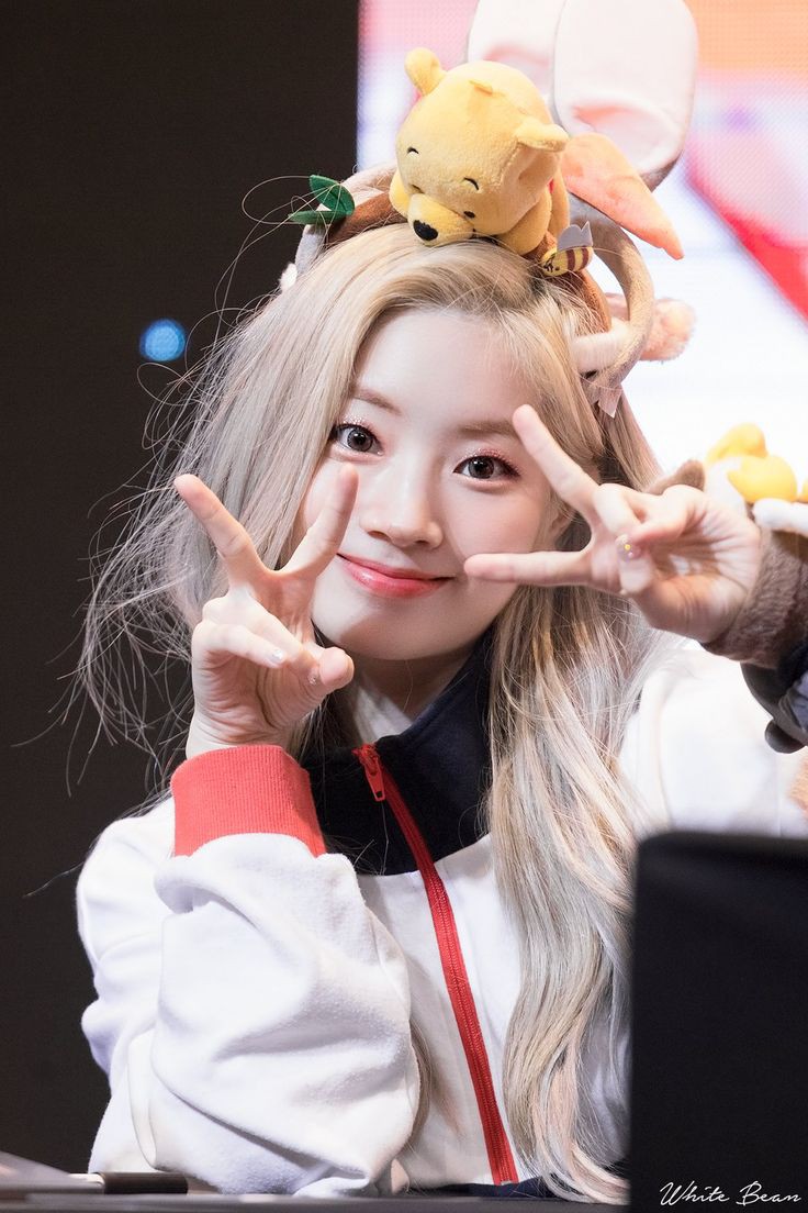 NandraRel's tweet photo. Hai semua gua Nandra,gua Masi newbie di sini dan pasti nya butuh bantuan ya oks,mau Fambest?like+Retweet,gua tunggu

#roleplayerindonesia #roleplayerkpop #rpindonesia #roleplayeraccount #rootrp https://t.co/YQ4zfB0c0d