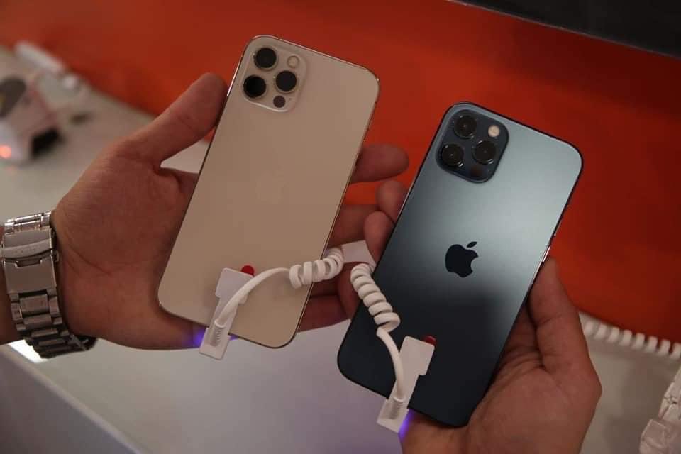 ibrahimhamidi's tweet photo. A company in #Syria, which under #US &amp; EU sanctions, started selling iPhone 12 series yesterday. “First in Arab world”, it said https://t.co/SUKXSzWbVF