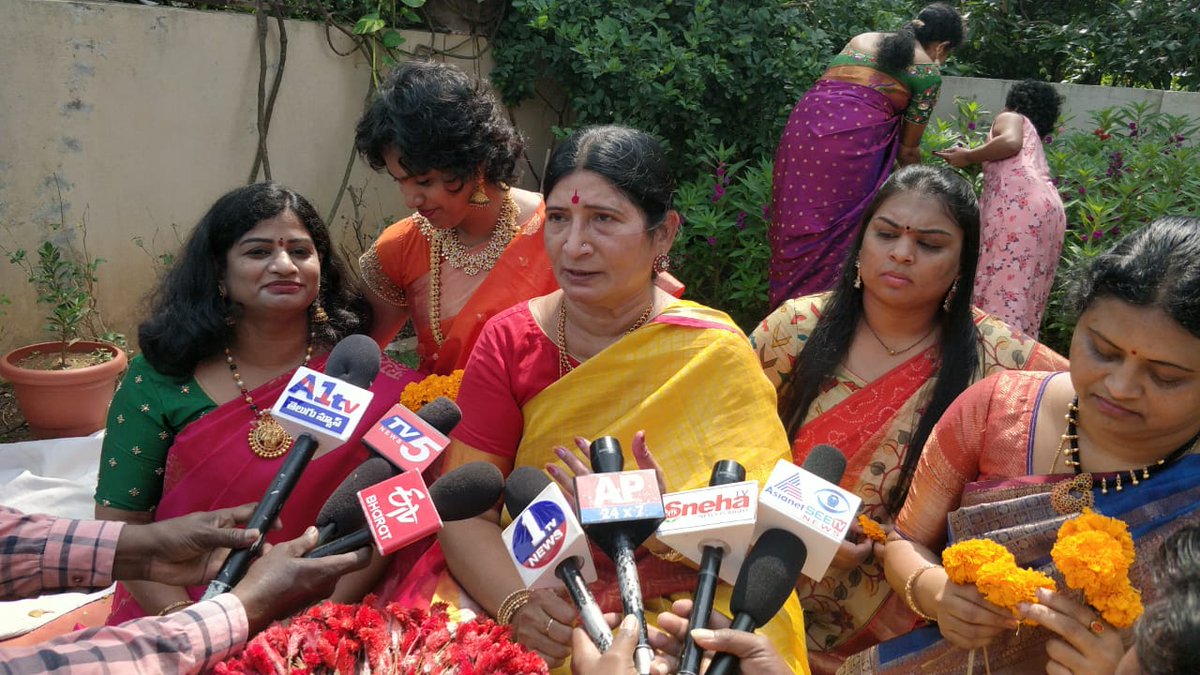 ErrabelliSwarna's tweet photo. తెలంగాణ రాష్ట్ర ప్రజలకు మరియు వరంగల్ జిల్లా ప్రజలకు సద్దుల బతుకమ్మ పండుగ శుభకాంక్షలు....

మీ ఎర్రబెల్లి స్వర్ణ  మాజీ మేయర్ వరంగల్ జిల్లా @MC_GWMC @MukulWasnik @RahulGandhi @INCTelangana @TSNSUI @UttamTPCC https://t.co/jNfpYf5Hae