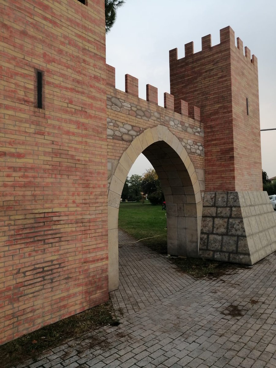 AnticaFiera's tweet photo. Felici di presentarvi le NUOVE TORRI, riconcepite da zero dopo che le precedenti sono state distrutte dal maltempo.
Anche se ANTICA FIERA è rinviata, vi diamo così l'occasione di gustare qualcosa di nuovo anche quest'anno, anche senza rievocazione, in attesa dell'edizione 2021 !! https://t.co/ySMiIk6YKn