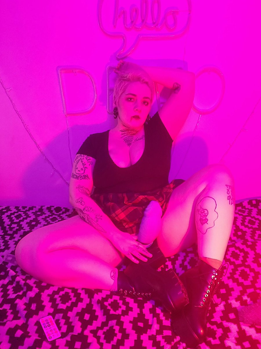 My MV is currently 50% off until Halloween! Desdemonadarling.manyvids.com