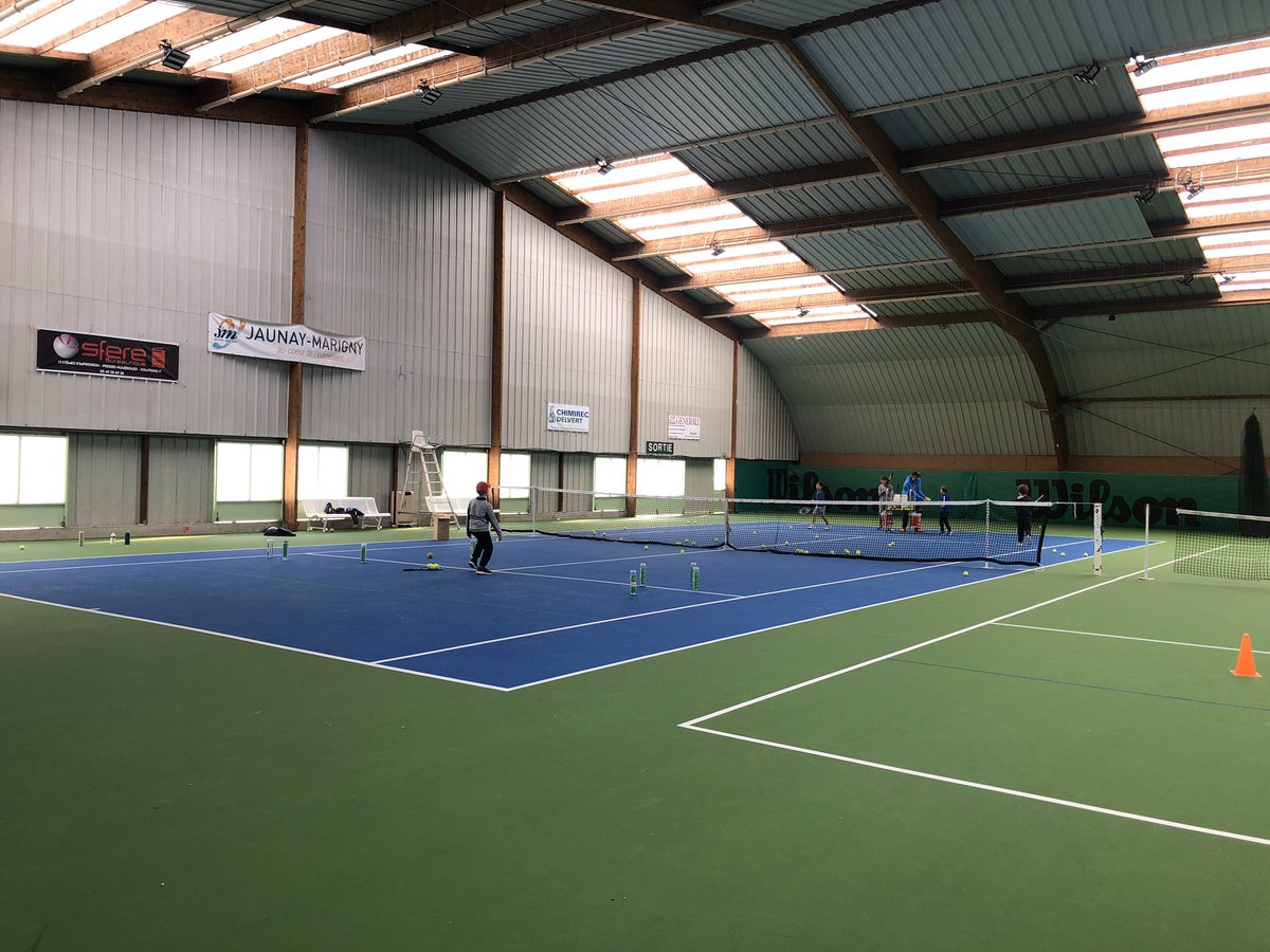 Vent de jeunesse à la halle municipale de Tennis du complexe sportif de <a href="/JaunayMarigny/">Ville de Jaunay-Marigny 🇫🇷 (86)</a>. Éclairage LED, nouvelle surface, nouveau panneaux translucides... Un investissement majeur pour la qualité de jeu. #sport #tennis <a href="/departement86/">Département de la Vienne</a> <a href="/FFTennis/">FFT</a> 
Label Terre de Jeux 2024