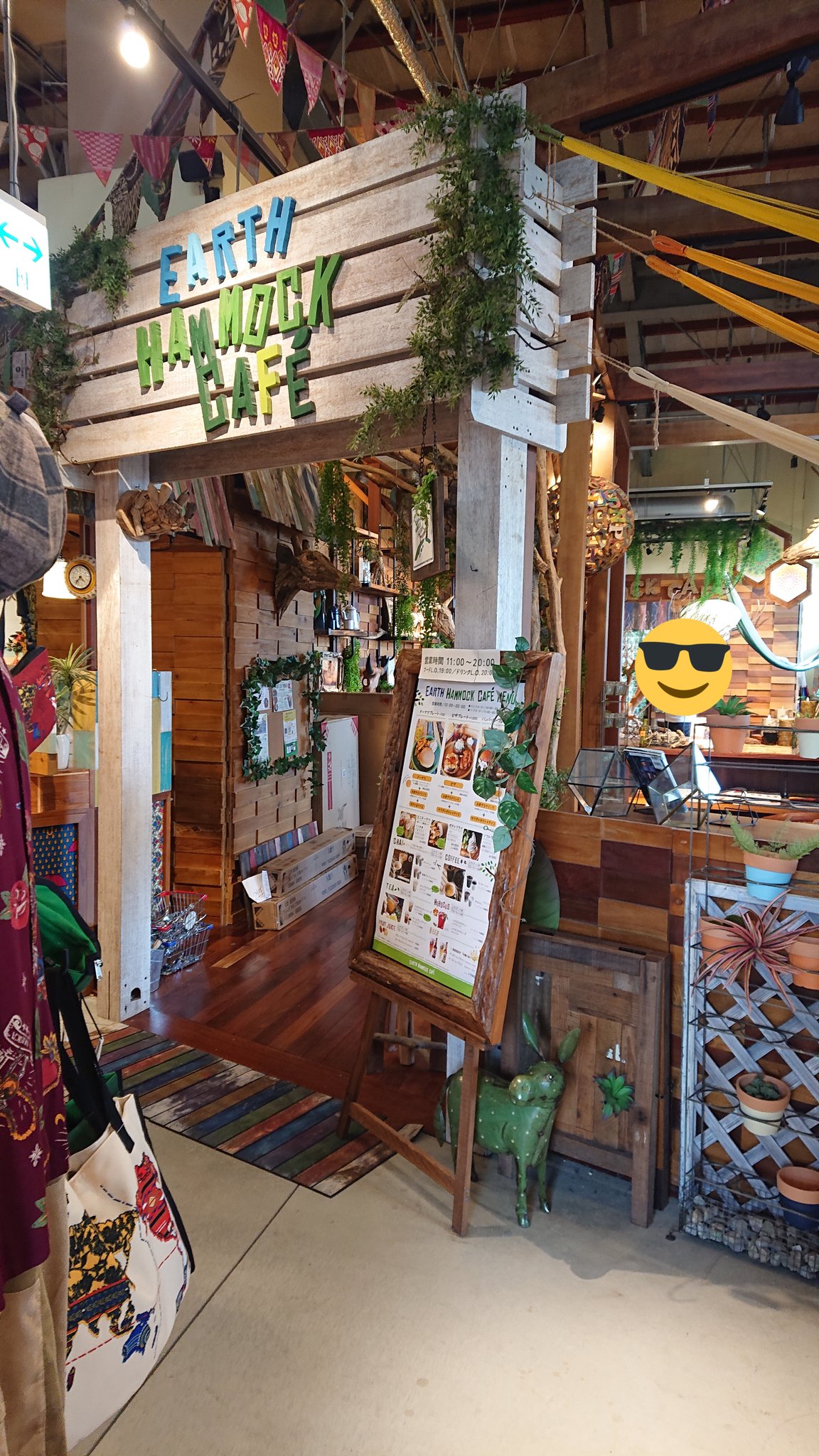 銀jam ライカムのアメツチテラス内にあるハンモックカフェ チャイティー苦手だけど ここのチャイティーはとても好き さっさツイートしたけど 写真に人写り混んでたので修正してまた再載