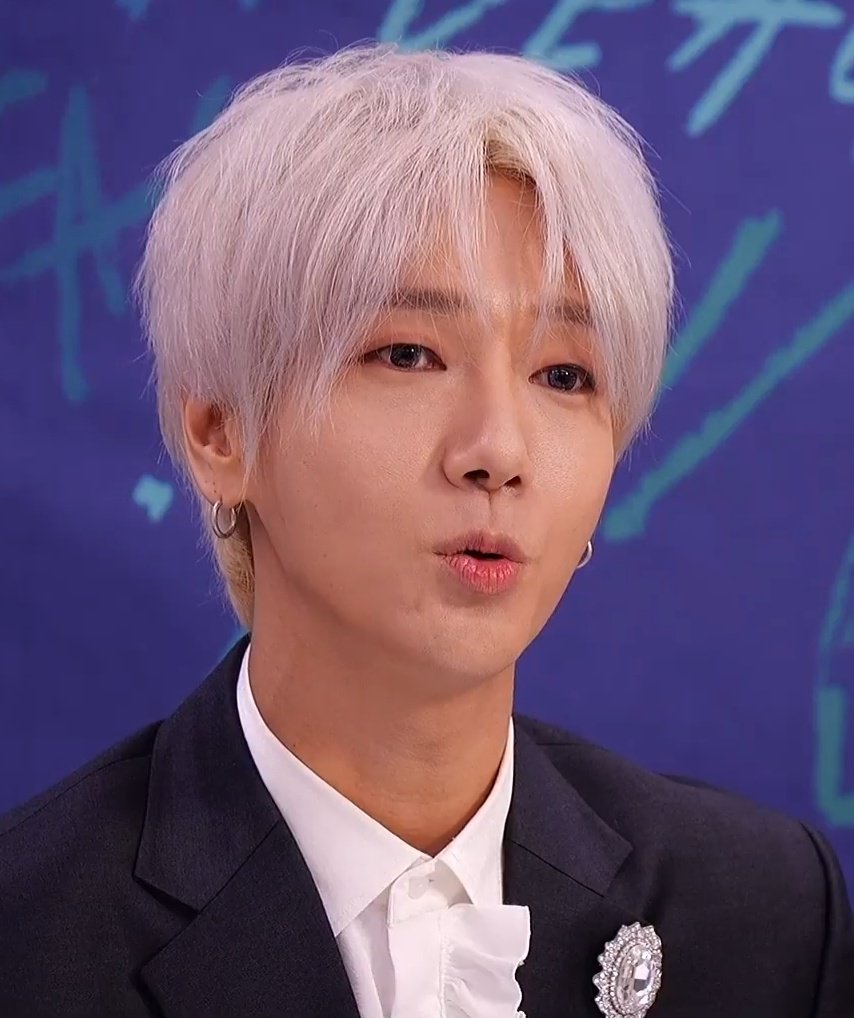 SJKRYPH's tweet photo. @shfly3424 Yesung New Hair Color
#KCulture Online Surprise Live (1) #KPLEX https://t.co/cKbVbuyQUh