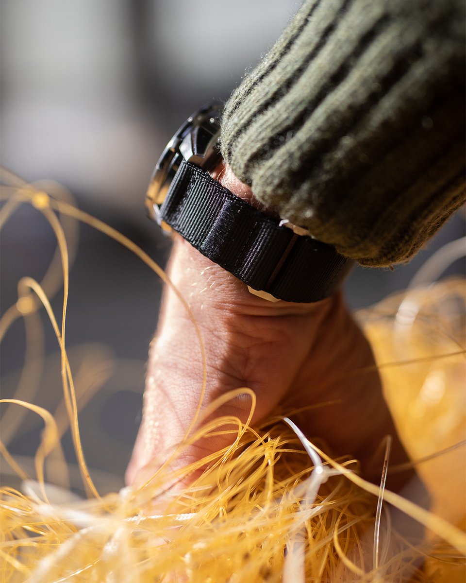 ulysse_nardin's tweet photo. ♻️ “The plastic has already been used. In the sea, it’s a pollutant. Around my wrist, it becomes powerful.” Says @BenLecomteSwim, latest to join the team of #UlysseNardin explorers.
#SDG14 #CircularEconomy #PlasticFreeOceans
Ref. R-STRAP / BRC-1085-04
https://t.co/HOCdFuD9Lb https://t.co/8maBxRKiVZ
