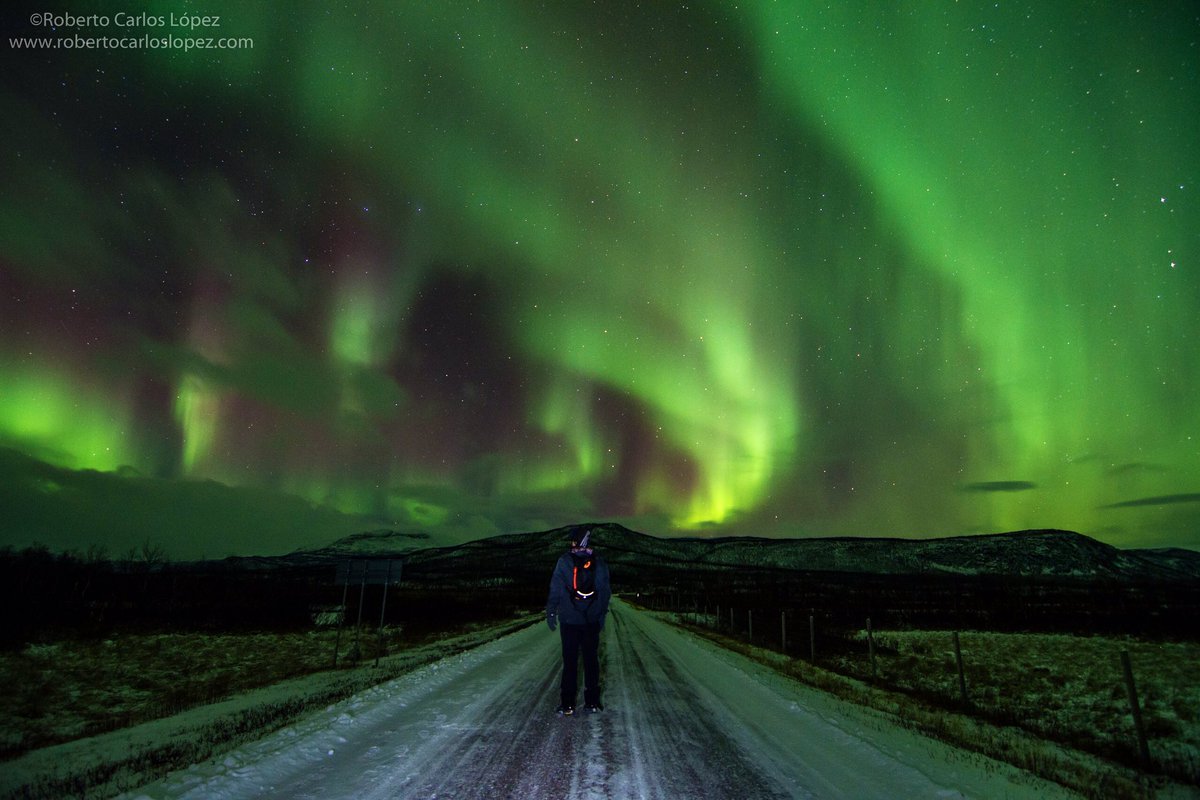 Que noche la que vivimos ayer con nuestro grupo <a href="/PangeaES/">PANGEA The Travel Store</a> en Laponia Sueca...No recuerdo una sesión de auroras más potente y espectacular...Nos pasamos más de 3 horas viendo danzar a las mágicas luces del norte sobre nuestras cabezas...No lo puedo describir con palabras...