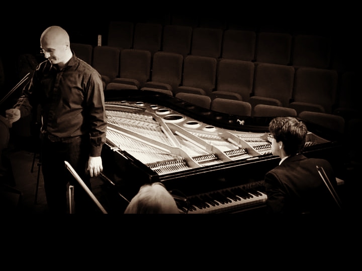 ClaudioDiMeo1's tweet photo. Today we should have been doing a concert with the amazing pianist and good friend Manuel Cini, playing Tchaikovsky's piano concerto, and much more together with the #hemelsymphonyorchestra  Hopefully we will do this soon. #claudiodimeo #manuelcini #classicmusic #conductor https://t.co/Y5RYc7VCzE