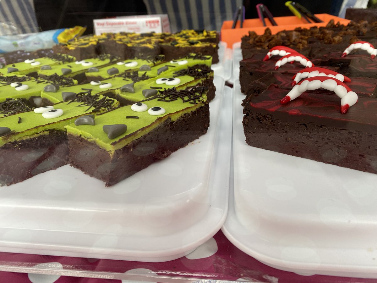 Indiaexpress_'s tweet photo. Farsley farmer’s markets this morning @Indiaexpress_  @chocyorkshire @cpatchbakery @WoodsBrownieCo and lots more https://t.co/nS4CYUglZm