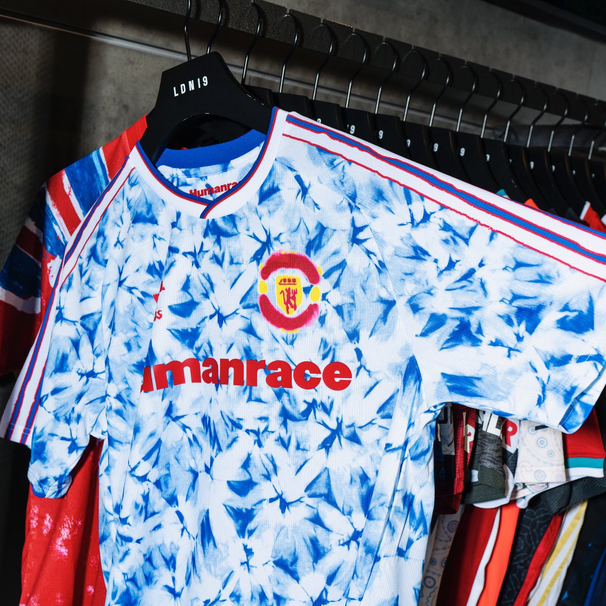 ProDirect_LDN's tweet image. Shop the new adidas x @Pharrell Humanrace FC collection in store this weekend at Pro:Direct LDN19.
-
Pro:Direct LDN19, 19 Foubert's Place, Soho, London, W1F 7Q