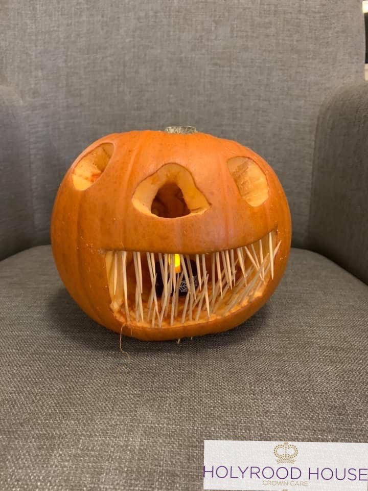 CrownCareUK's tweet photo. Staff &amp; Residents @ Holyrood House have been busy designing &amp; carving some fantastic pumpkins 🎃 Please follow the link to vote for your favourite design ⬇️
https://t.co/ag7hPDAZEs…

#Halloween2020 #carehome #activities #artsandcrafts #knottingley #Wakefield https://t.co/UB5kVUAJ0y