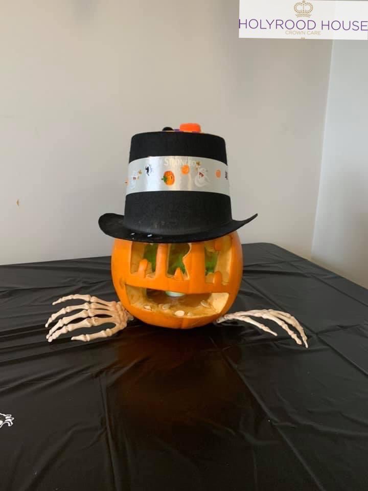 CrownCareUK's tweet photo. Staff &amp; Residents @ Holyrood House have been busy designing &amp; carving some fantastic pumpkins 🎃 Please follow the link to vote for your favourite design ⬇️
https://t.co/ag7hPDAZEs…

#Halloween2020 #carehome #activities #artsandcrafts #knottingley #Wakefield https://t.co/UB5kVUAJ0y