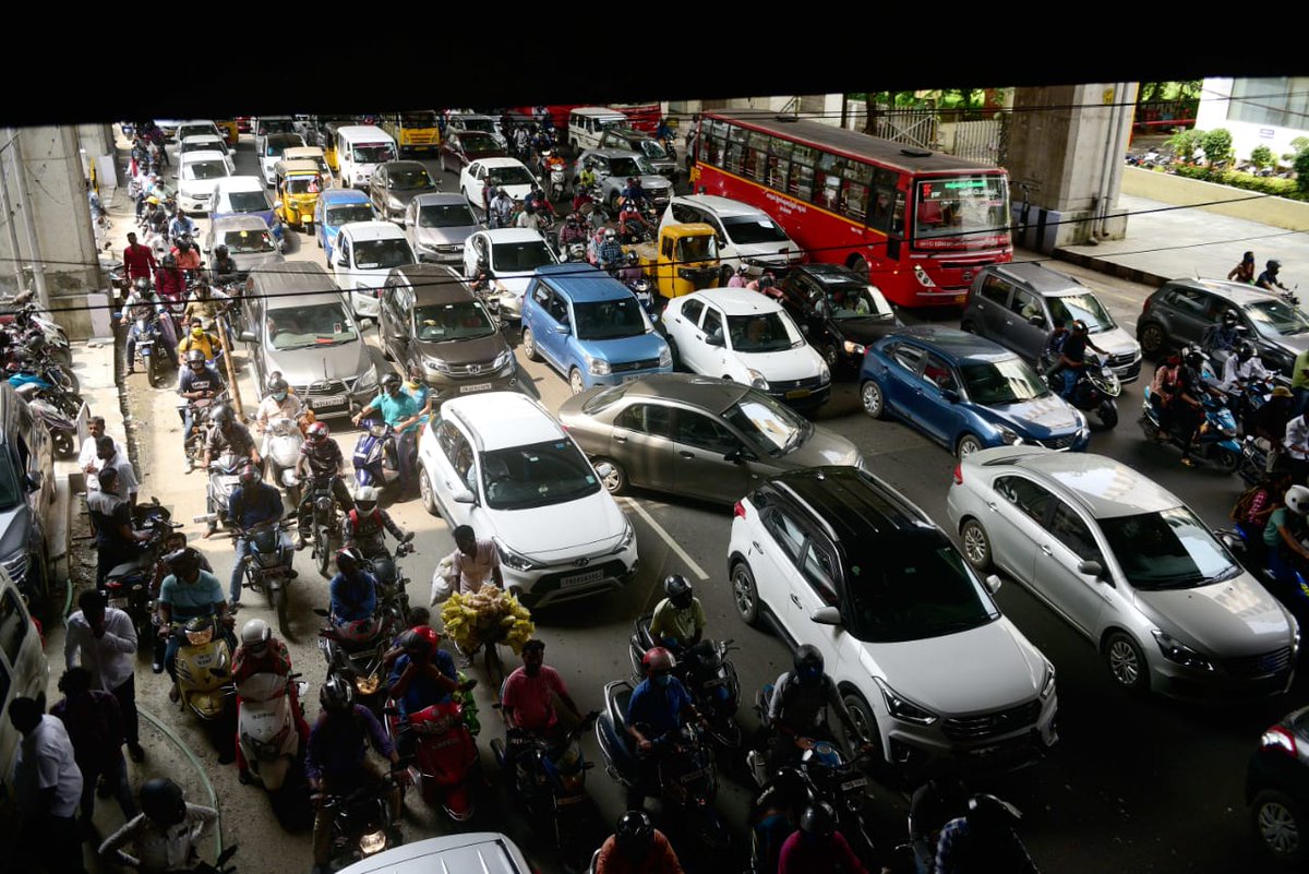 TOIChennai's tweet photo. Chennai: Traffic blocked near #LittleMount due to DMK's protest against Tamil Nadu governor over reservation bill

#ChennaiTraffic #DMKProtest https://t.co/XjITtWzTxN