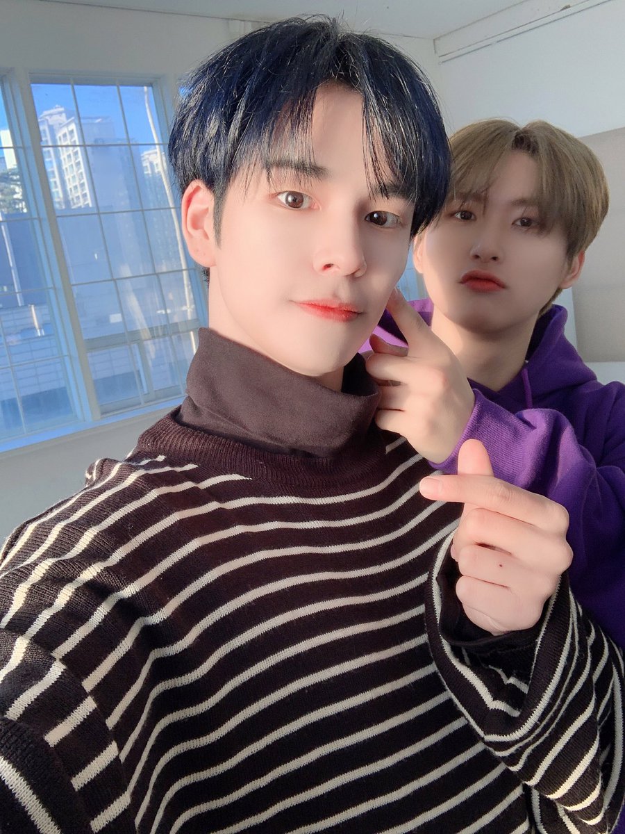 CRAVITY_twt's tweet photo. 러비티 왕 보고싶어요😭
사랑해~~~~~😍
#크래비티 #세림 #사복셂 #자연광셂 https://t.co/rI8qjvcUDY