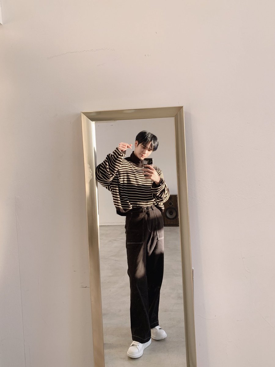 CRAVITY_twt's tweet photo. 러비티 왕 보고싶어요😭
사랑해~~~~~😍
#크래비티 #세림 #사복셂 #자연광셂 https://t.co/rI8qjvcUDY