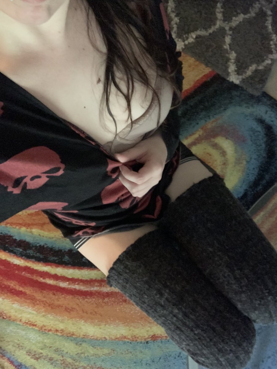 DarkMailGirl's tweet photo. I’m looking for a bitch to drain ! 

Kik: YoungMistressSex 

Cashapp: $Succgirl

@RTFETFD @Rtslave00 @RT4feet @Brun0Parent #kiksession #humiliation #ass #paypal #amazon #sellingnudes #buyingnudes #goth #trans #shemale #onlyfans #OF #top10 #top10of https://t.co/zd0a9UnqVB