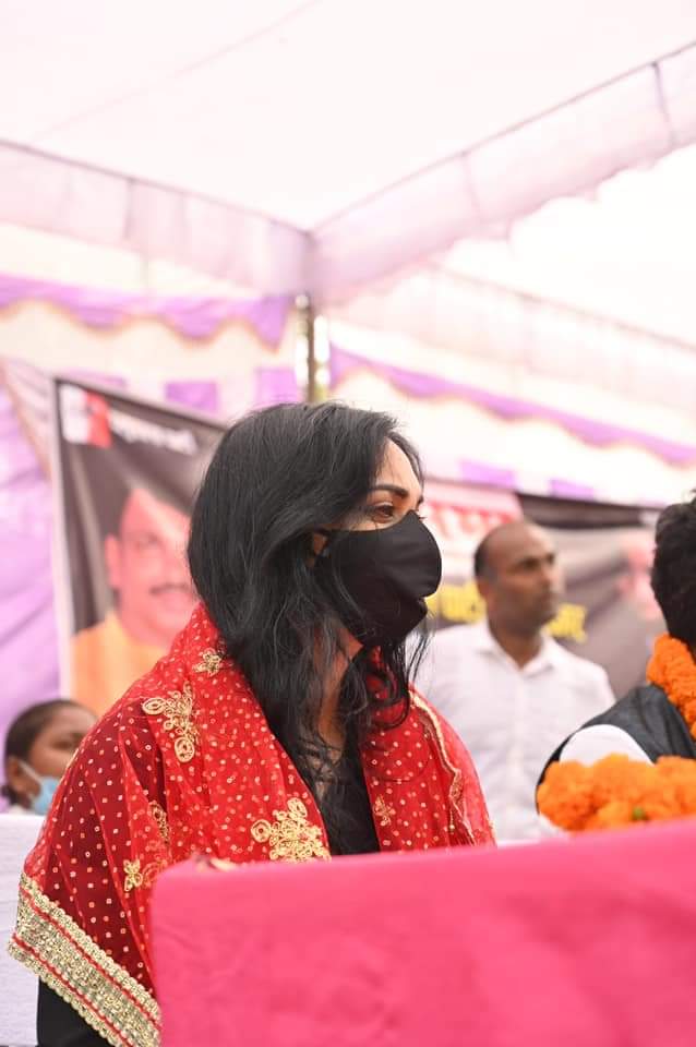 plurals_s's tweet photo. कैमूर ने विकास की देवी कह दिया और क़र्ज़ के बोझ से लाद दिया, लाल रंग का क़र्ज़! #LoveBiharHatePolitics https://t.co/H4INhkbuUS